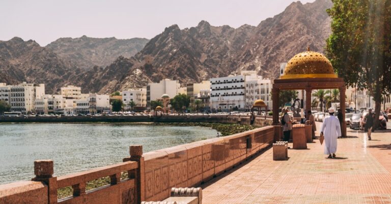 how to visit oman from dubai